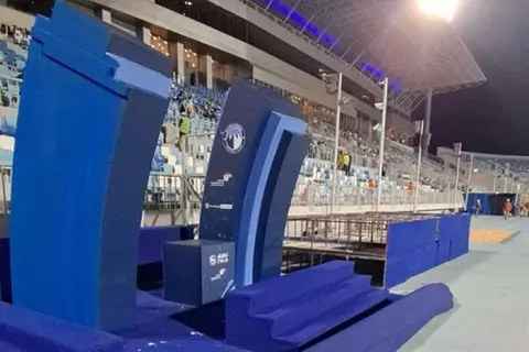 الدوري يترقب بطله.. منصة تتويج بيراميدز جاهزة حال الإطاحة بالأهلي (فيديو)